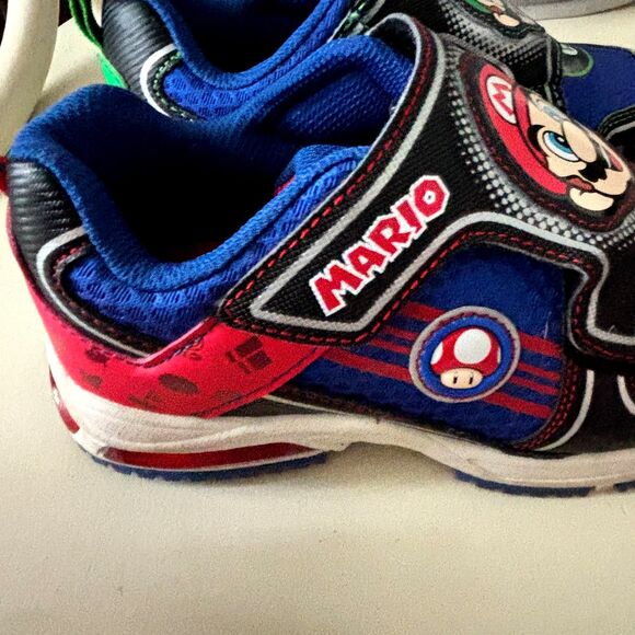 Super Mario Light Up Red Green Heel Mario & Luigi Little Boy's Size 1 Sneakers - Picture 7 of 7
